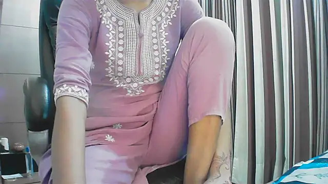 collage hoty online show from November 2025 04:29:01 PM