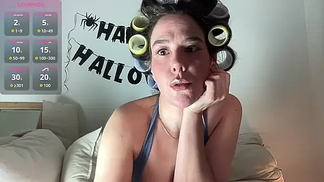 MilkyHoneyLullabies online show from October 2025 01:45:01 PM