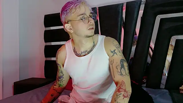 AliceandMax online show from January 2026 01:26:02 PM