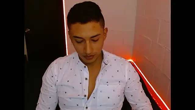 Snapshot of Davixx258 chatting on February 2025 03:07:01 PM Davixx258 online show from February 2025 03:07:01 PM