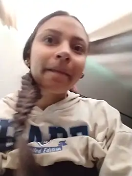 Snapshot of emma_ambar chatting on November 2025 04:42:01 PM emma ambar online show from November 2025 04:42:01 PM