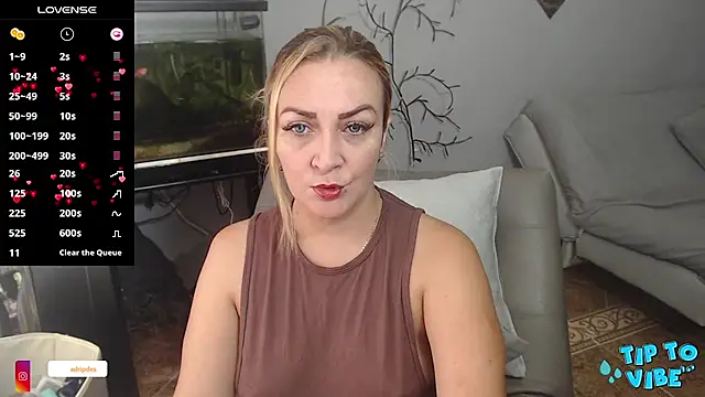 Snapshot of karen_mature69 chatting on March 2025 01:06:02 PM karen mature69 online show from March 2025 01:06:02 PM