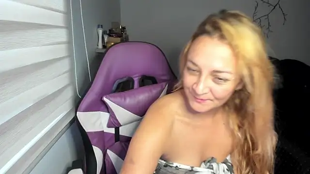 Snapshot of karen_mature69 chatting on July 2026 12:18:02 PM karen mature69 online show from July 2026 12:18:02 PM