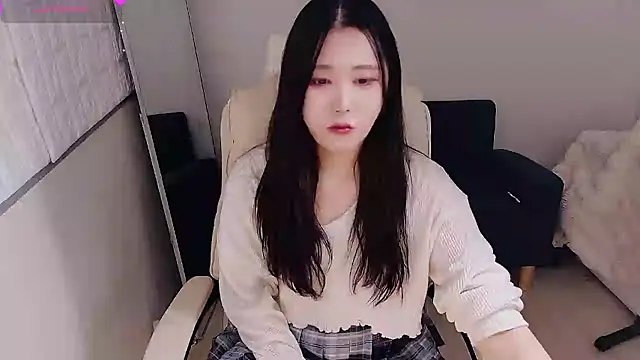 Snapshot of who_Lilly chatting on September 2025 12:48:01 PM who Lilly online show from September 2025 12:48:01 PM