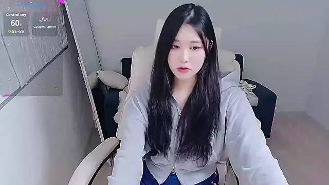 Snapshot of who_Lilly chatting on October 2025 09:10:01 AM who Lilly online show from October 2025 09:10:01 AM