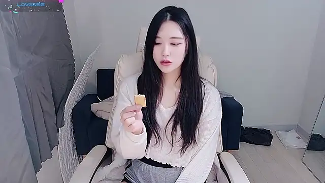 Snapshot of who_Lilly chatting on December 2025 12:03:02 PM who Lilly online show from December 2025 12:03:02 PM