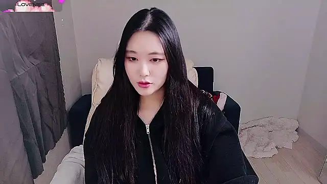 Snapshot of who_Lilly chatting on December 2025 12:10:01 PM who Lilly online show from December 2025 12:10:01 PM