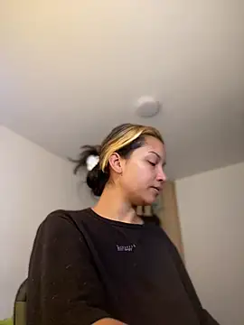 baby lizy online show from December 2025 08:29:01 PM