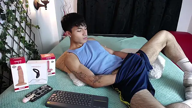 Snapshot of dylan_fun18 chatting on January 2025 04:34:01 PM dylan fun18 online show from January 2025 04:34:01 PM