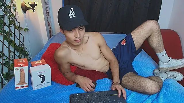 Snapshot of dylan_fun18 chatting on January 2025 11:22:01 PM dylan fun18 online show from January 2025 11:22:01 PM