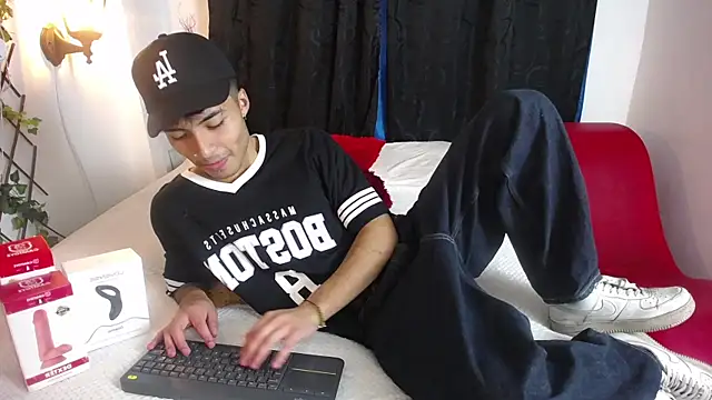 Snapshot of dylan_fun18 chatting on February 2025 06:24:02 PM dylan fun18 online show from February 2025 06:24:02 PM