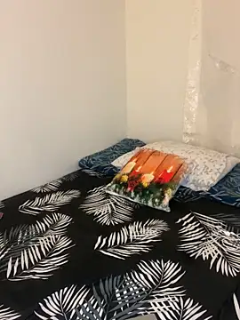 WhiteWomen online show from December 2025 01:02:02 AM