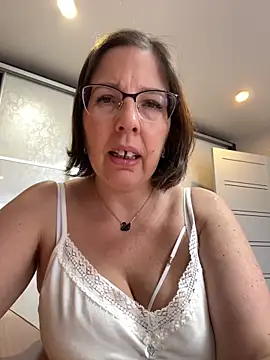 Snapshot of B_Bonya_m chatting on March 2025 04:32:01 AM B Bonya m online show from March 2025 04:32:01 AM