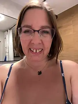 Snapshot of B_Bonya_m chatting on March 2025 06:25:02 AM B Bonya m online show from March 2025 06:25:02 AM