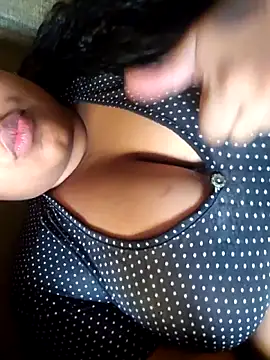 Snapshot of vic_pretynhaa chatting on May 2026 12:32:02 PM vic pretynhaa online show from May 2026 12:32:02 PM