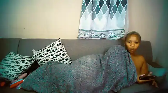 Snapshot of GoldenPussyXOXO chatting on December 2024 01:55:02 AM GoldenPussyXOXO online show from December 2024 01:55:02 AM