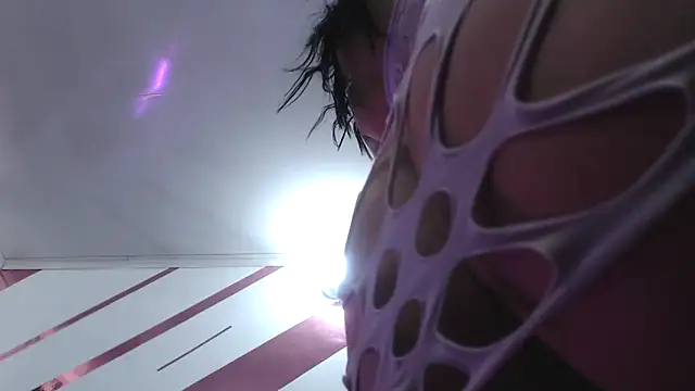 Kitten Hot  online show from September 2025 04:34:01 PM