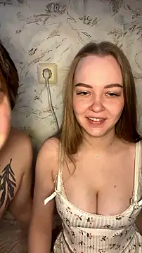 Snapshot of Family-Mm1 chatting on June 2026 11:25:01 AM Family-Mm1 online show from June 2026 11:25:01 AM