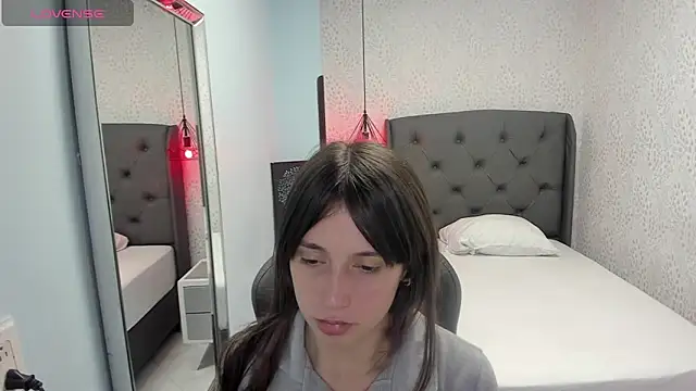 MAGNOLEROY online show from November 2025 12:30:01 PM