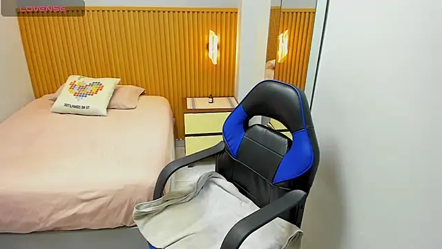 MAGNOLEROY online show from February 2026 01:59:01 PM