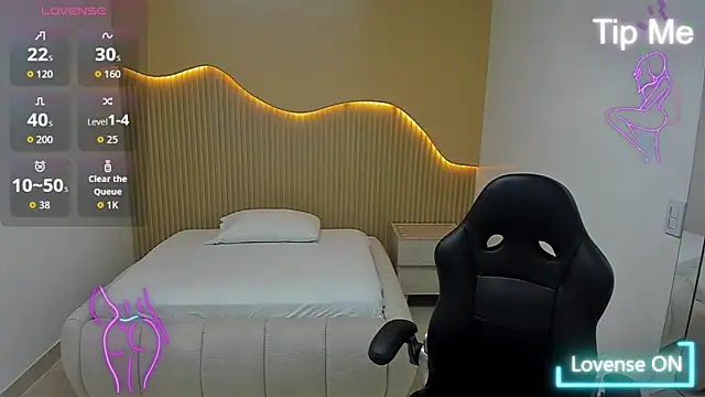 MAGNOLEROY online show from April 2026 01:37:02 PM