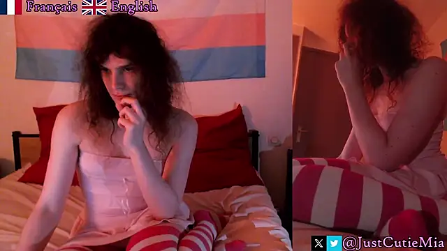 Snapshot of JustCutieMia chatting on November 2025 07:25:02 PM JustCutieMia online show from November 2025 07:25:02 PM