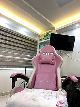 Snapshot of Hot_beauty__ chatting on November 2025 08:08:02 PM Hot beauty online show from November 2025 08:08:02 PM