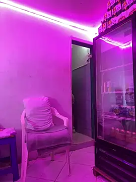 Snapshot of Hot_beauty__ chatting on February 2026 03:27:01 AM Hot beauty online show from February 2026 03:27:01 AM