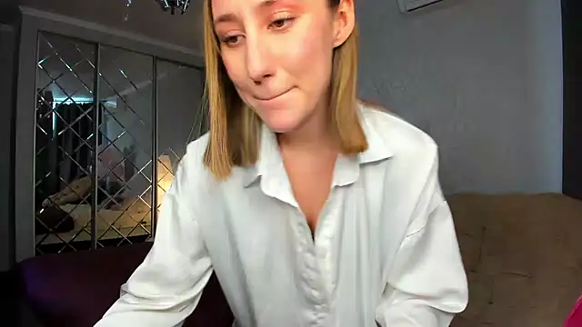 Snapshot of MelodyOfLovee chatting on January 2025 08:53:02 AM MelodyOfLovee online show from January 2025 08:53:02 AM