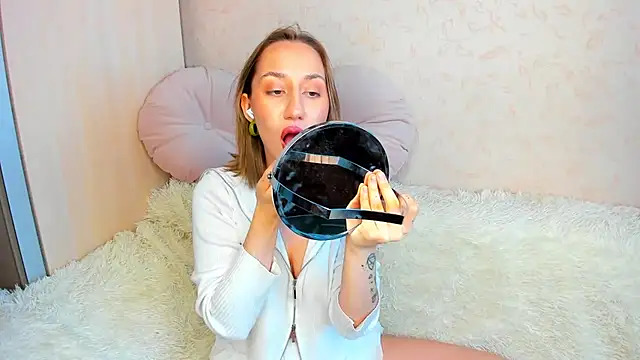 Snapshot of MelodyOfLovee chatting on September 2025 04:44:01 AM MelodyOfLovee online show from September 2025 04:44:01 AM