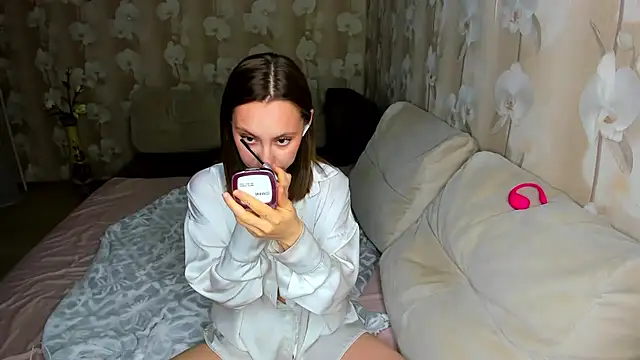 MelodyOfLovee online show from April 2026 12:45:02 AM