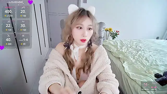 Xiaoyu-G online show from March 2025 08:26:01 AM