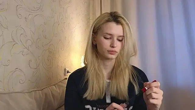 Snapshot of elsa_limerence chatting on March 2026 04:20:02 AM elsa limerence online show from March 2026 04:20:02 AM