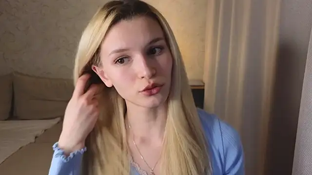 Snapshot of elsa_limerence chatting on April 2026 04:15:01 PM elsa limerence online show from April 2026 04:15:01 PM