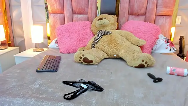 Snapshot of valentinasu1 chatting on March 2025 04:40:02 PM valentinasu1 online show from March 2025 04:40:02 PM