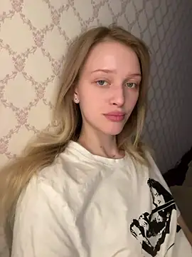 Evvie Summn1 online show from April 2026 10:03:01 AM