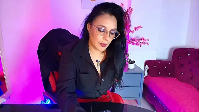 Snapshot of Zuzana21 chatting on June 2026 01:04:02 PM Zuzana21 online show from June 2026 01:04:02 PM