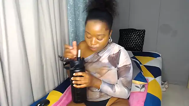 Snapshot of Sexyboobs330 chatting on March 2025 03:47:01 AM Sexyboobs330 online show from March 2025 03:47:01 AM