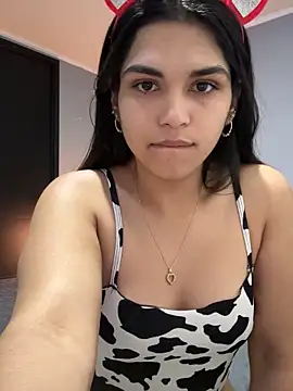 Snapshot of sc4ry_girl1 chatting on December 2024 01:29:02 AM sc4ry girl1 online show from December 2024 01:29:02 AM