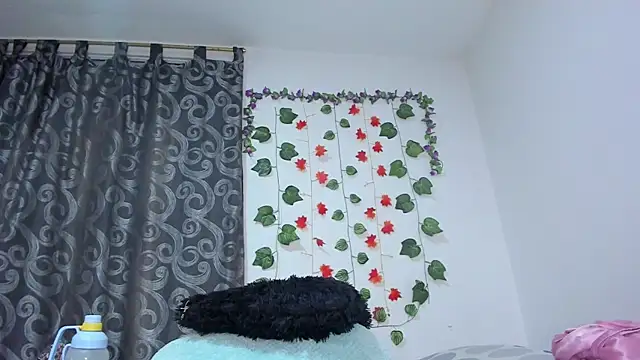 nicollee18 online show from December 2024 10:08:01 AM