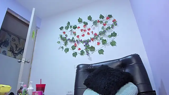 nicollee18 online show from February 2025 09:34:02 AM