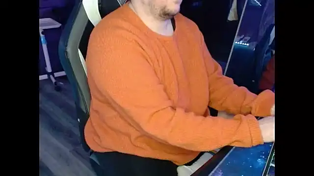 Snapshot of tuxedomasc_95 chatting on February 2025 12:57:02 AM tuxedomasc 95 online show from February 2025 12:57:02 AM