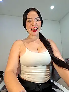 Snapshot of Anal_Luucia chatting on June 2026 01:37:02 PM Anal Luucia online show from June 2026 01:37:02 PM