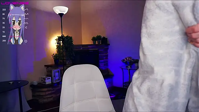 Snapshot of LynetBurby chatting on December 2024 11:18:01 PM LynetBurby online show from December 2024 11:18:01 PM