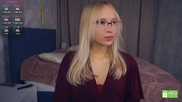 Snapshot of LynetBurby chatting on October 2025 04:38:02 PM LynetBurby online show from October 2025 04:38:02 PM