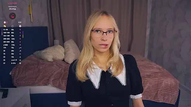 Snapshot of LynetBurby chatting on October 2025 03:32:01 PM LynetBurby online show from October 2025 03:32:01 PM