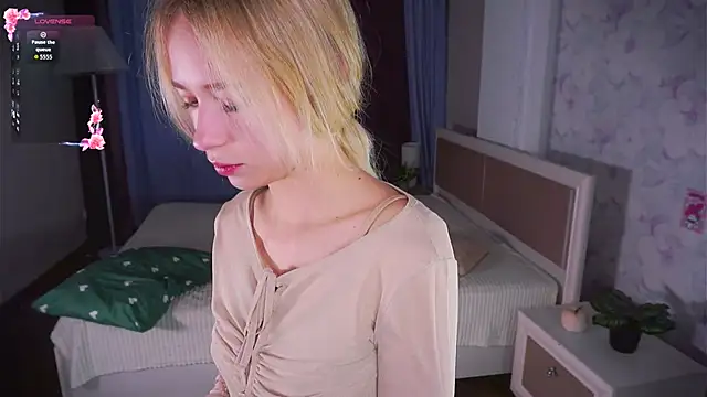 Snapshot of LynetBurby chatting on December 2025 06:40:02 AM LynetBurby online show from December 2025 06:40:02 AM