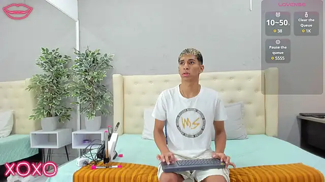 Snapshot of kieran_derek chatting on March 2025 03:12:01 AM kieran derek online show from March 2025 03:12:01 AM