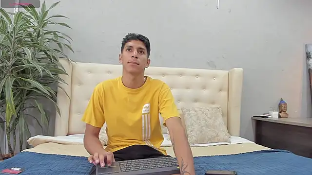 Snapshot of kieran_derek chatting on September 2025 03:33:02 AM kieran derek online show from September 2025 03:33:02 AM