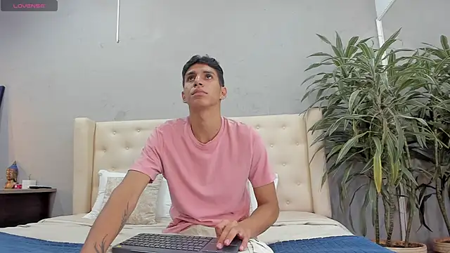 Snapshot of kieran_derek chatting on October 2025 03:29:01 AM kieran derek online show from October 2025 03:29:01 AM